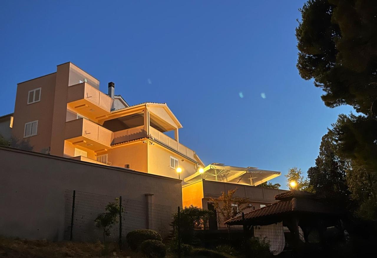 Apartment And Rooms Milak Раб Екстериор снимка