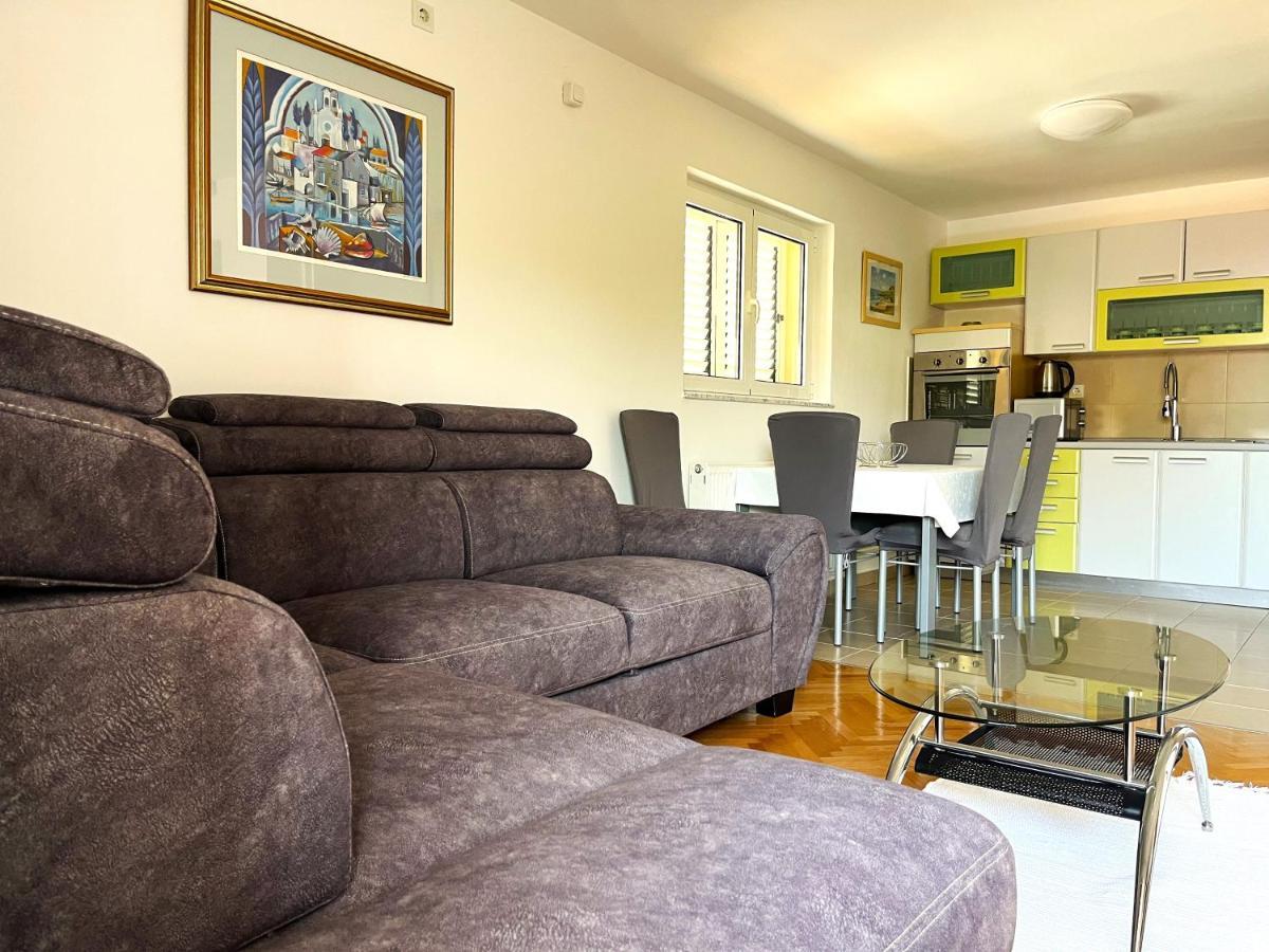 Apartment And Rooms Milak Раб Екстериор снимка
