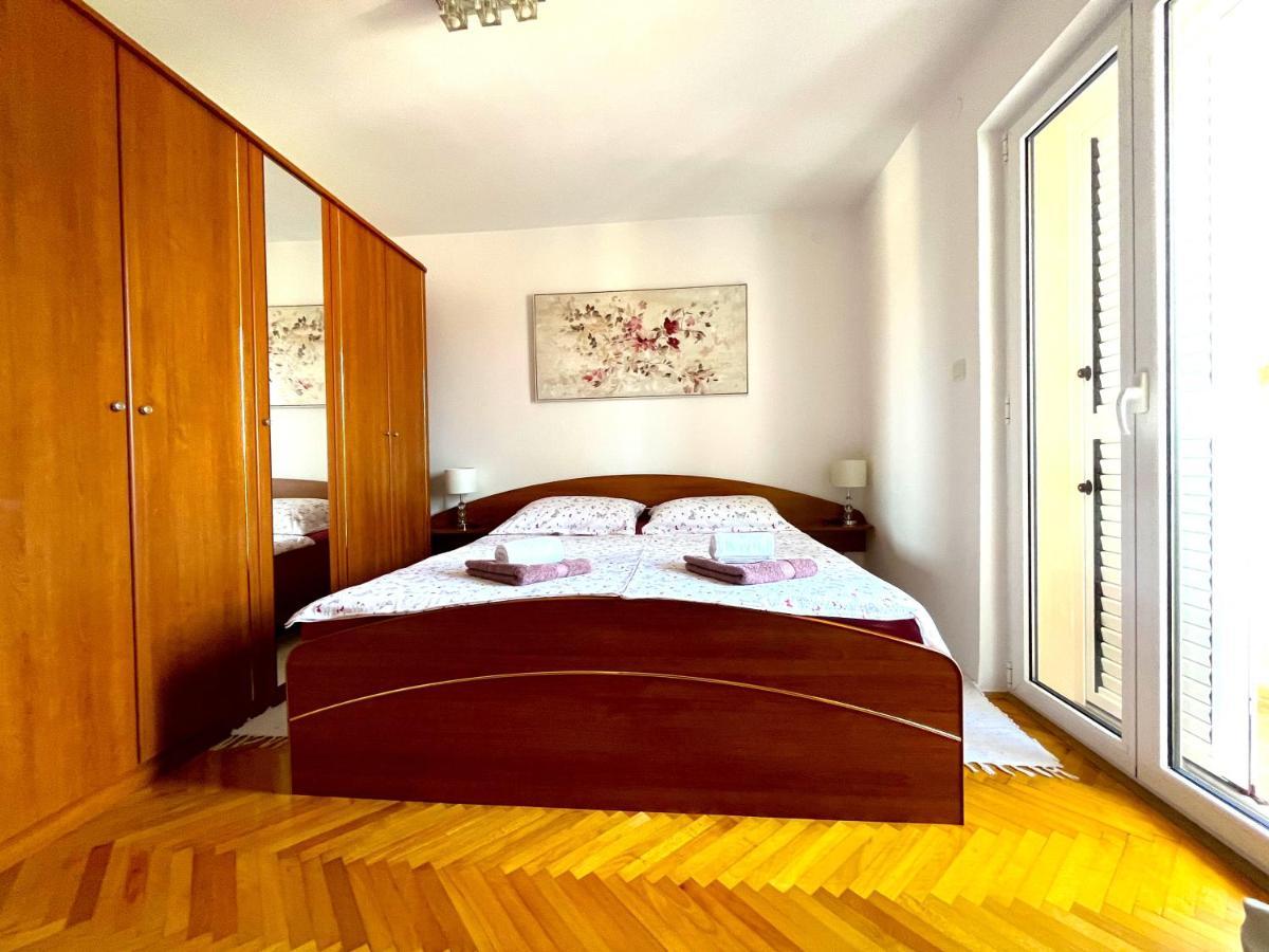 Apartment And Rooms Milak Раб Екстериор снимка
