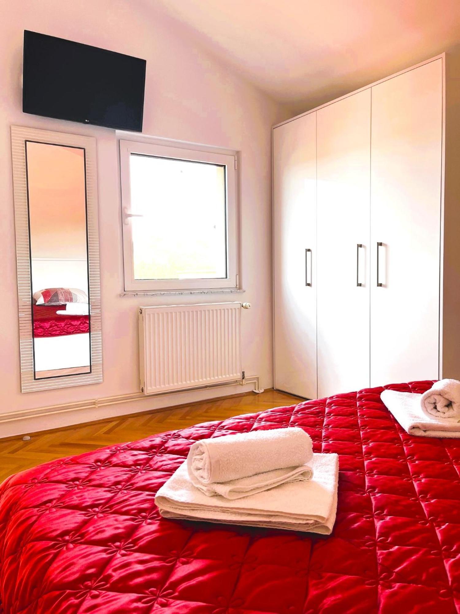Apartment And Rooms Milak Раб Екстериор снимка