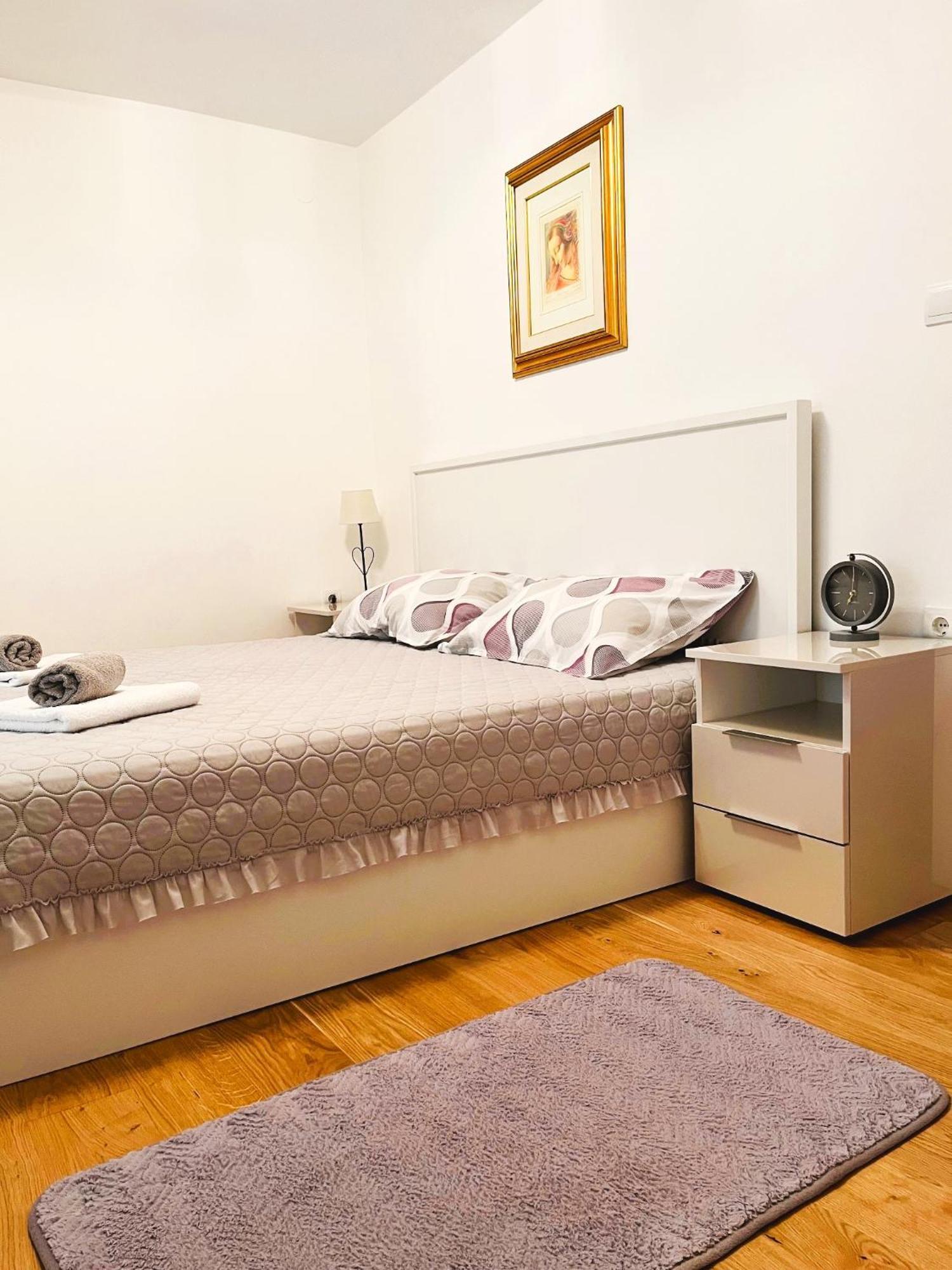 Apartment And Rooms Milak Раб Екстериор снимка