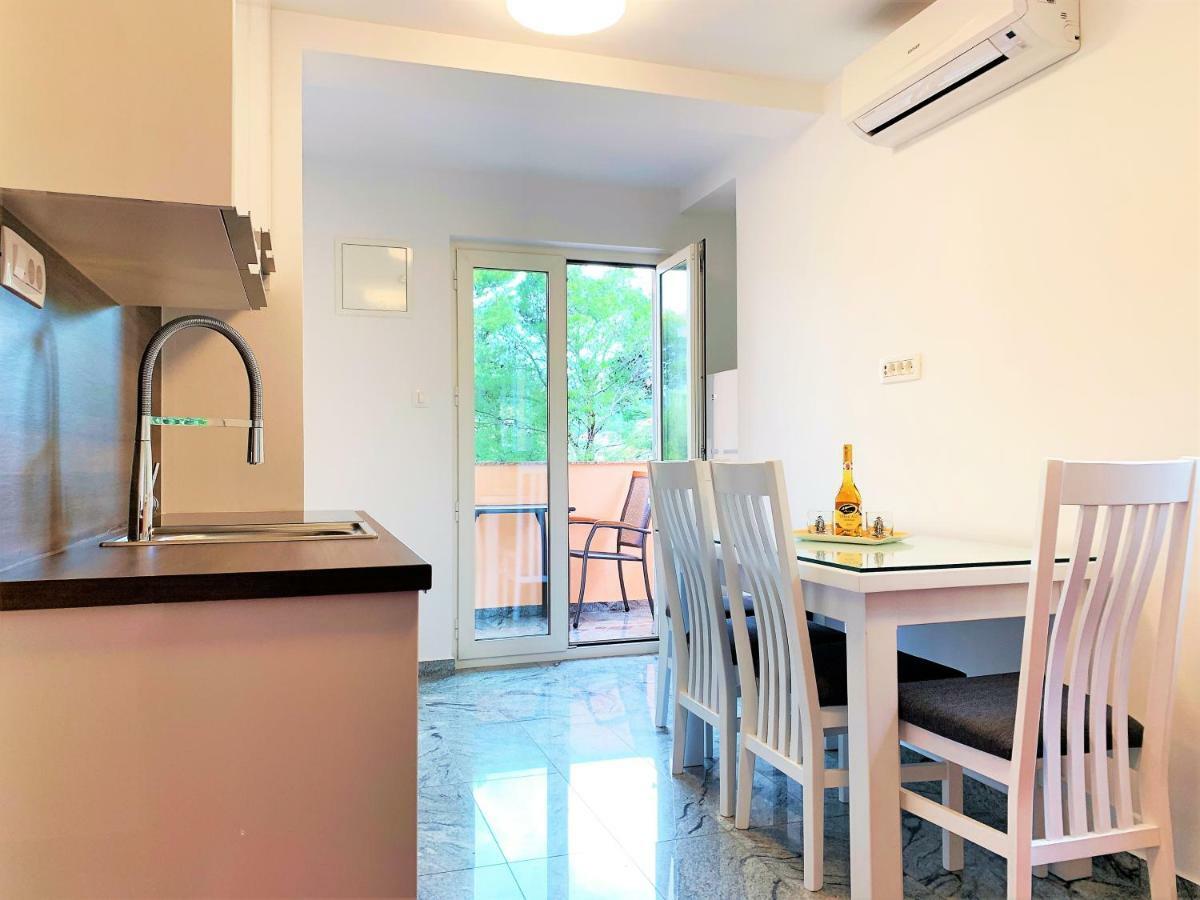 Apartment And Rooms Milak Раб Екстериор снимка