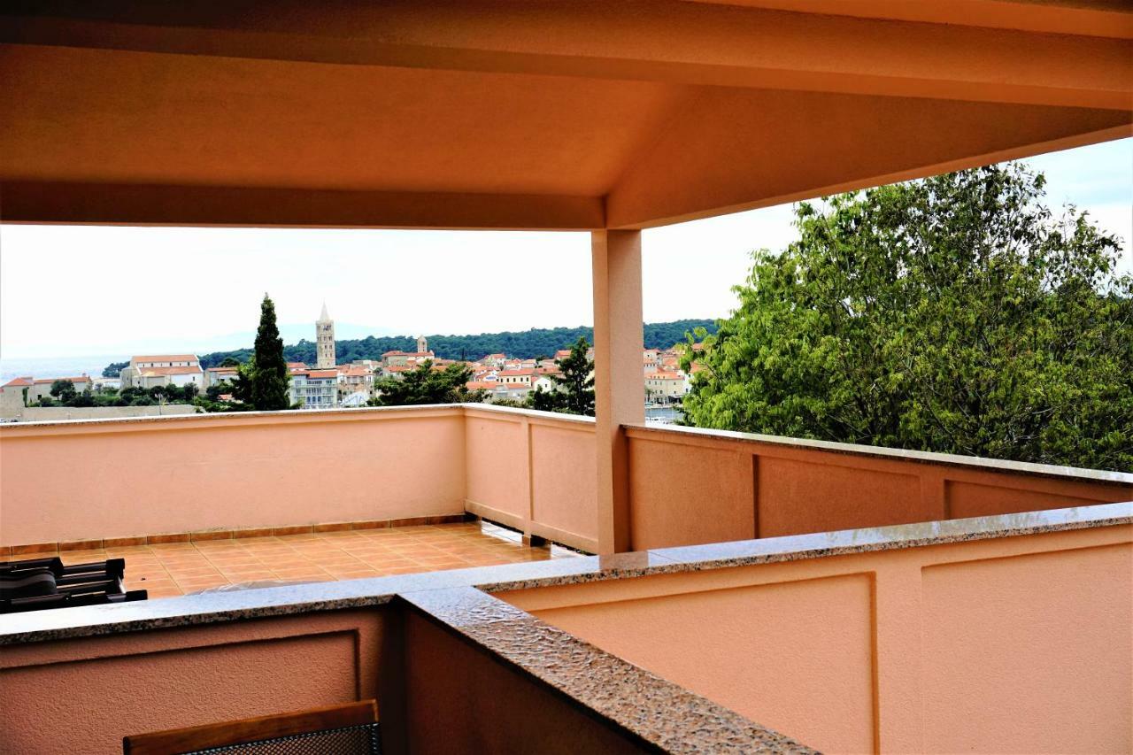 Apartment And Rooms Milak Раб Екстериор снимка