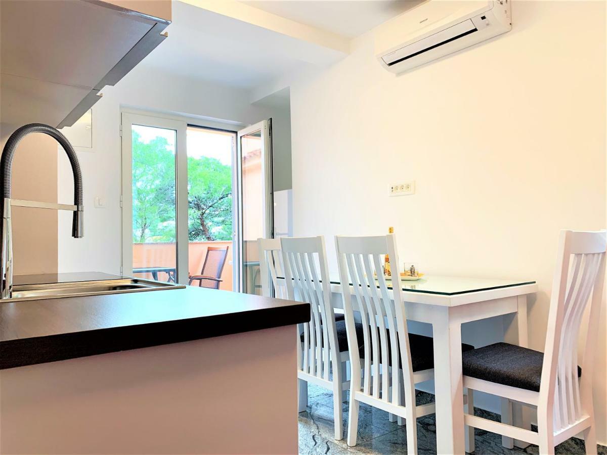 Apartment And Rooms Milak Раб Екстериор снимка