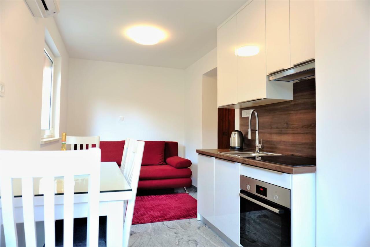 Apartment And Rooms Milak Раб Екстериор снимка