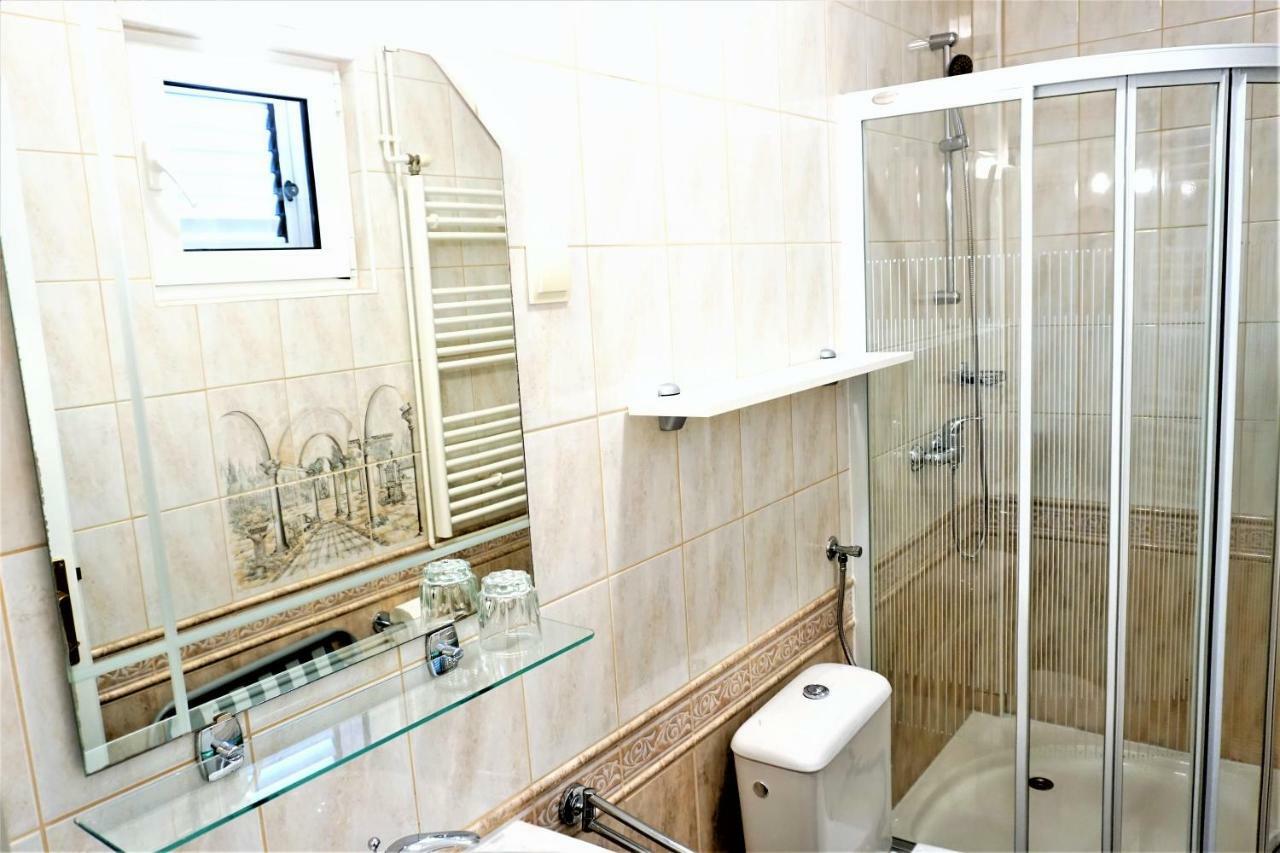 Apartment And Rooms Milak Раб Екстериор снимка