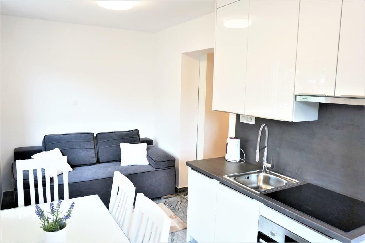 Apartment And Rooms Milak Раб Екстериор снимка