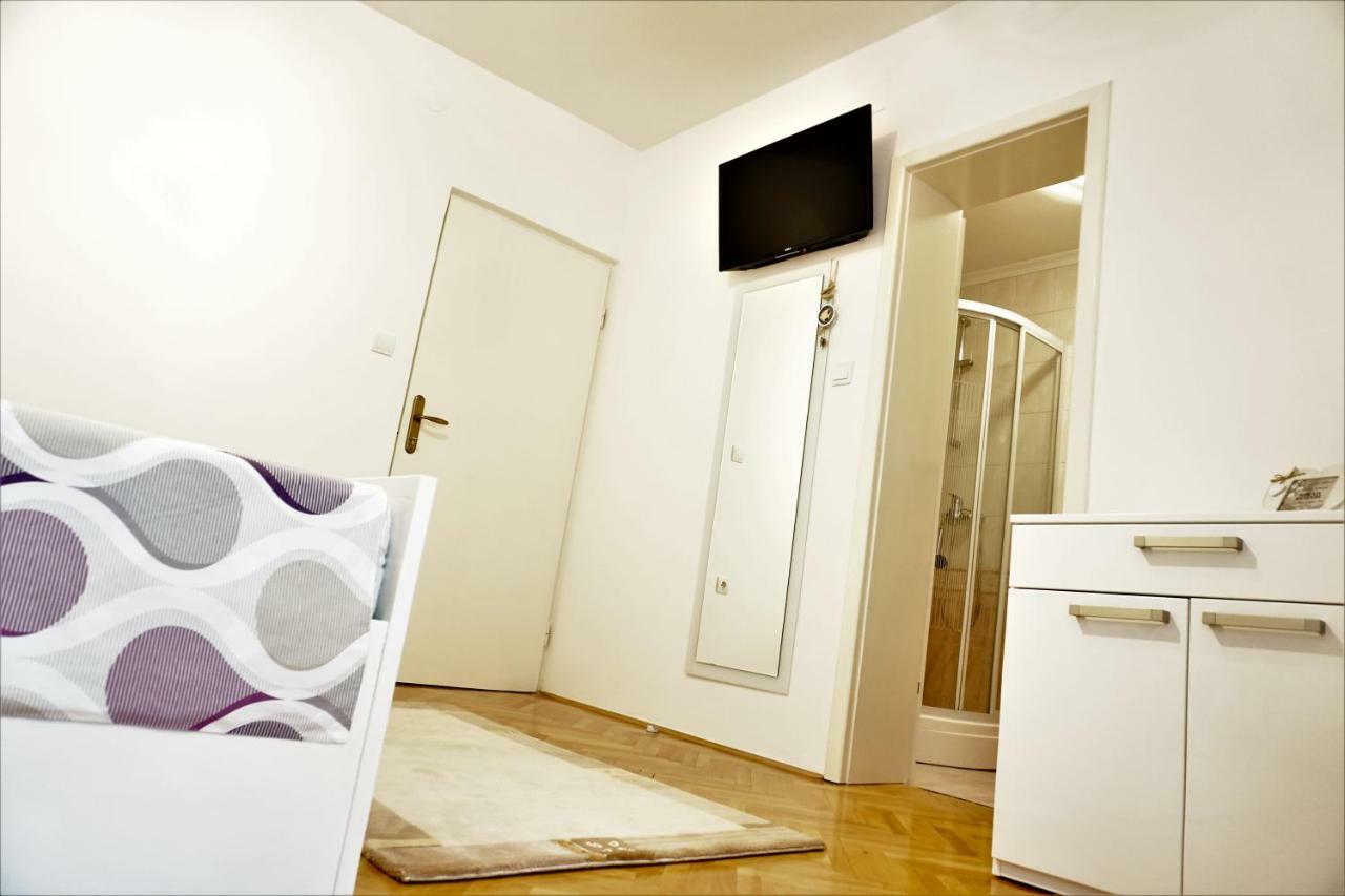 Apartment And Rooms Milak Раб Екстериор снимка