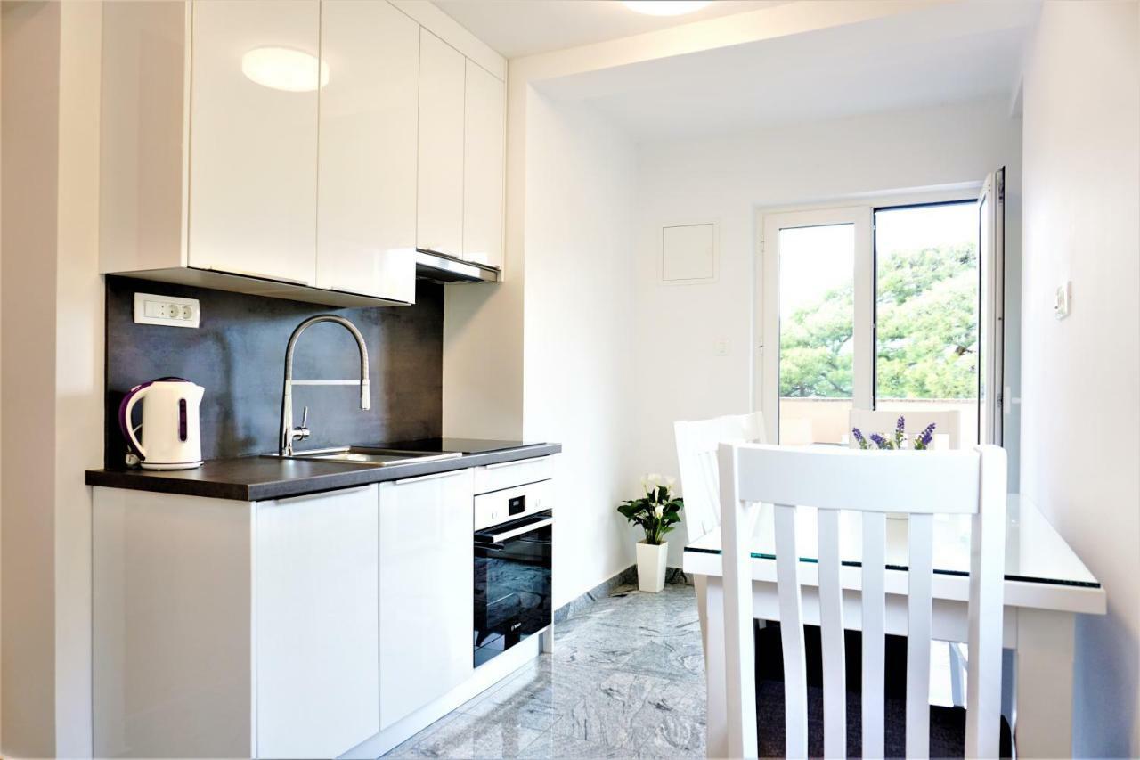 Apartment And Rooms Milak Раб Екстериор снимка