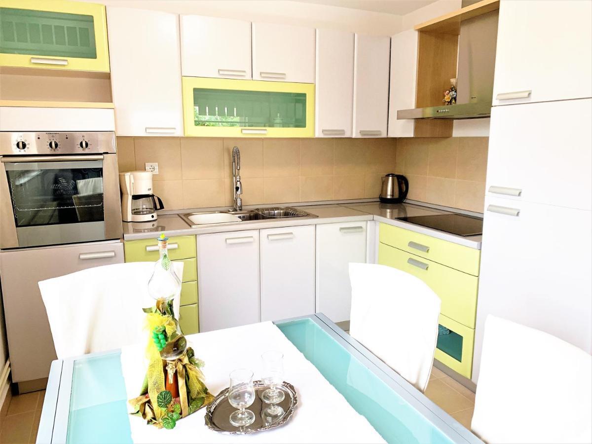 Apartment And Rooms Milak Раб Екстериор снимка